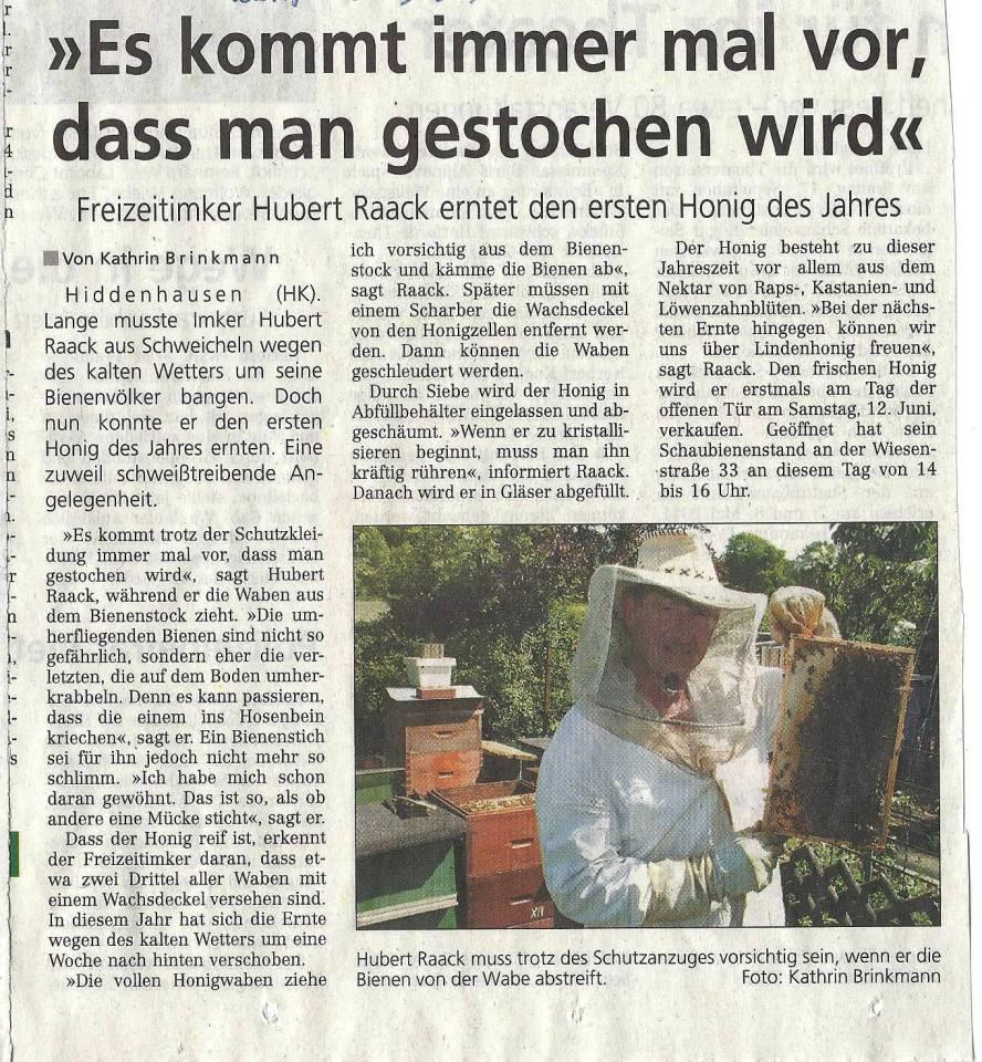Pressebericht 2010: Es kommt immer mal vor, dass man gestochen wird - Freizeitimker Raack erntet ersten Honig des Jahres